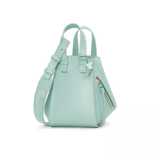 2023 designer bag soft satin hammo women shoulder bag handbag zipper closure two state ladies crossbody bag fashion shopper tote 8 colors
2023 designer bag soft satin hammo women shoulder bag handbag zipper closure two state ladies crossbody bag fashion shopper tote 8 colors
