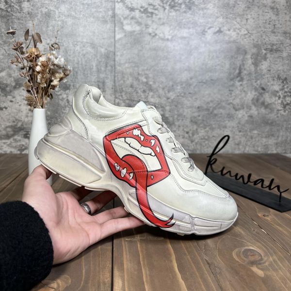 2023 boots designer shoes rhyton sneakers beige men trainers vintage luxury chaussures ladies casual shoes sneaker with box, Black
2023 boots designer shoes rhyton sneakers beige men trainers vintage luxury chaussures ladies casual shoes sneaker with box, Black
