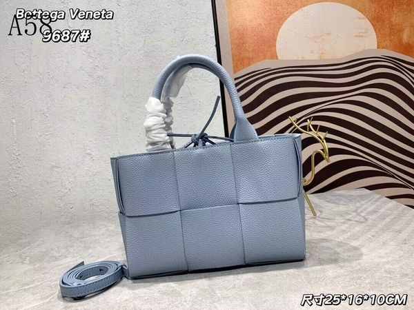 2023 luxury designer handbags shoulder messenger bags ladies classic bags real leather
2023 luxury designer handbags shoulder messenger bags ladies classic bags real leather