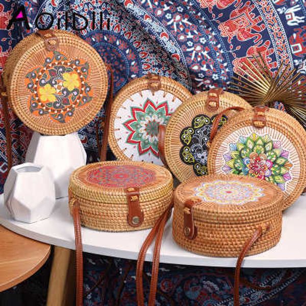 2022 ins popular women handmade round beach shoulder bag bali circle straw bags summer woven rattan handbags women messenger bag 230412
2022 ins popular women handmade round beach shoulder bag bali circle straw bags summer woven rattan handbags women messenger bag 230412