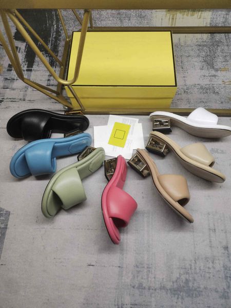 2023 summer new broadband sandals, sheepskin fabric lining, sculpture heel, decorated with gold finish metal ff baguette pattern, sizes 35-4, Black
2023 summer new broadband sandals, sheepskin fabric lining, sculpture heel, decorated with gold finish metal ff baguette pattern, sizes 35-4, Black