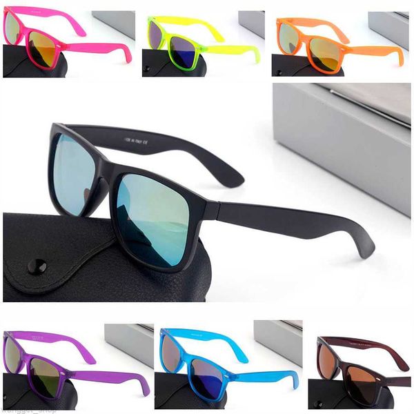 classic sunglasses brand design eyewear fashion glasses men women available in multiple colors gradient lenses rectangle shape square full g, White;black
classic sunglasses brand design eyewear fashion glasses men women available in multiple colors gradient lenses rectangle shape square full g, White;black