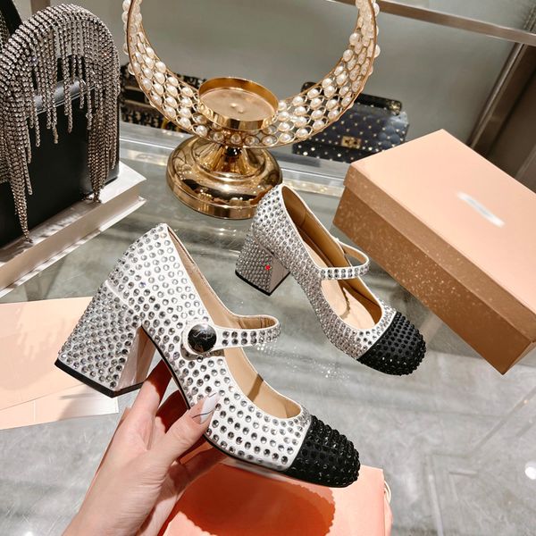 2023 fashion women luxury dress shoes designer high heels patent leather gold tone triple black nuede red womens lady sandals party wedding
2023 fashion women luxury dress shoes designer high heels patent leather gold tone triple black nuede red womens lady sandals party wedding