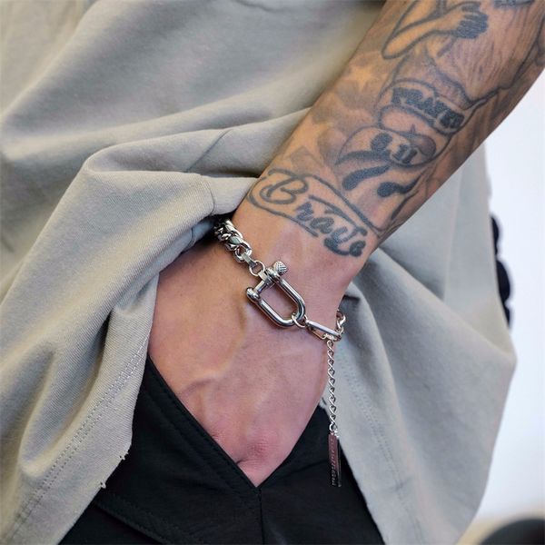 trendy niche design horseshoe buckle cuban chain bracelet titanium steel men women's ins style jewelry accessories, Black
trendy niche design horseshoe buckle cuban chain bracelet titanium steel men women's ins style jewelry accessories, Black