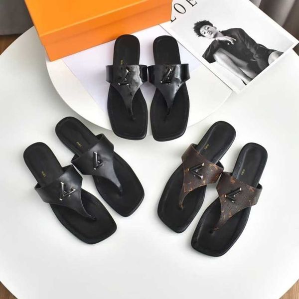 2023 designer slides women clip toe flip flops patent black leather women famous sandal with metal buckle l brown monograms slippers square
2023 designer slides women clip toe flip flops patent black leather women famous sandal with metal buckle l brown monograms slippers square