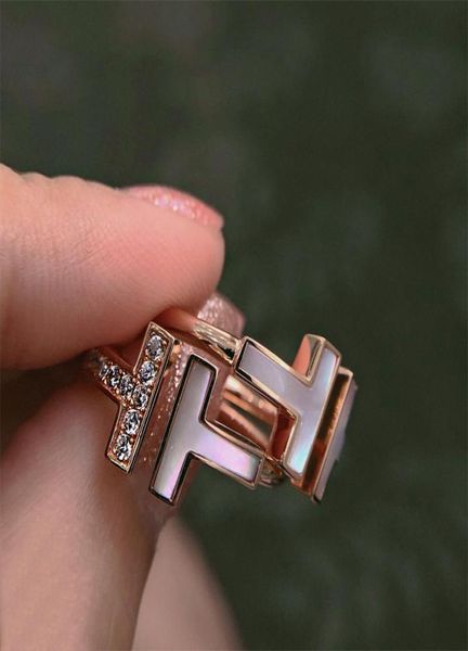 women love ring 925 silver luxury designer rings men brand zirconia fashion rings t1 style classic jewelry 14k gold plated rose we5959509, Slivery;golden
women love ring 925 silver luxury designer rings men brand zirconia fashion rings t1 style classic jewelry 14k gold plated rose we5959509, Slivery;golden