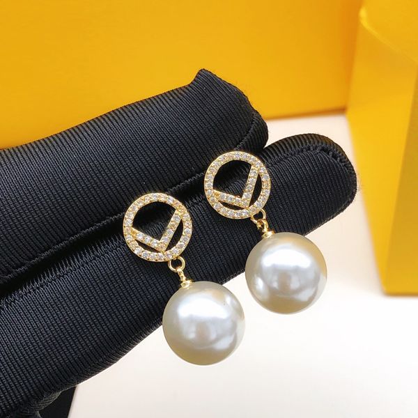 2023 fashion new designer charm earrings luxury gold pearl earrings fashion exquisite gift women's party birthday gift no box, Golden
2023 fashion new designer charm earrings luxury gold pearl earrings fashion exquisite gift women's party birthday gift no box, Golden