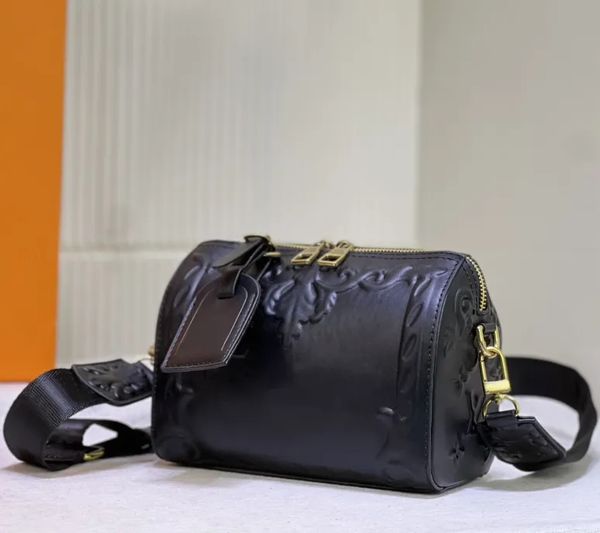 designer shoulder bag luxury keepall catwalk show handbags leather mens womens fashion crossbody bags embossed flowers letters makeup purse
designer shoulder bag luxury keepall catwalk show handbags leather mens womens fashion crossbody bags embossed flowers letters makeup purse