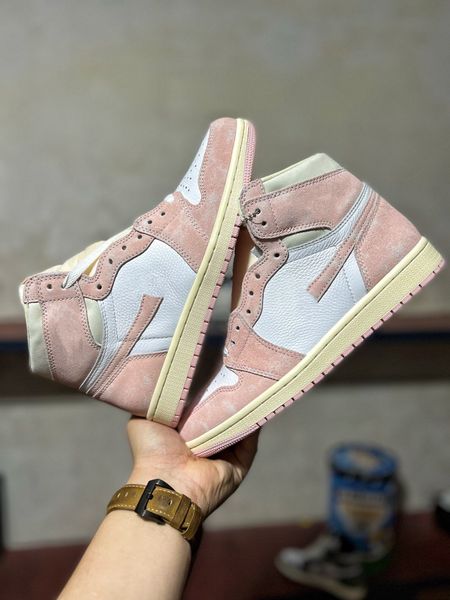 the wmns 1s washed pink basketball shoes 1 high og atmosphere white muslin sail apr 22nd 2023 releasing in full family sizes designer sneakl
the wmns 1s washed pink basketball shoes 1 high og atmosphere white muslin sail apr 22nd 2023 releasing in full family sizes designer sneakl