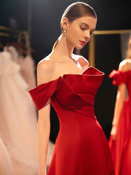 gorgeous burgundy celebrity dress with detachable sleeve lace up backless a line slim strapless long evening party prom gown new, Black;red
gorgeous burgundy celebrity dress with detachable sleeve lace up backless a line slim strapless long evening party prom gown new, Black;red