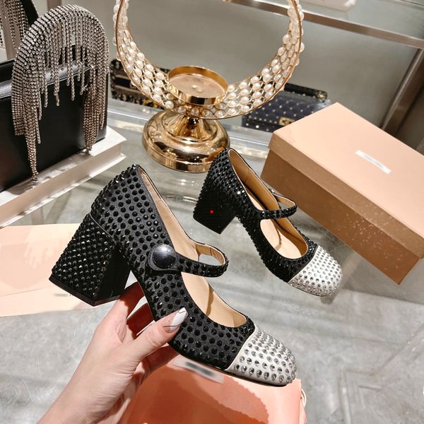 2023 fashion women luxury dress shoes designer high heels patent leather gold tone triple black nuede red womens lady sandals party wedding
2023 fashion women luxury dress shoes designer high heels patent leather gold tone triple black nuede red womens lady sandals party wedding