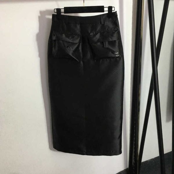 23ss wrap skirt mini skirt designer skirts embroidered letter zipper pocket high waist slit half skirt women clothes a1, Black
23ss wrap skirt mini skirt designer skirts embroidered letter zipper pocket high waist slit half skirt women clothes a1, Black