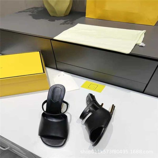 2023 summer square headed black thick heel faux leather small rubber high microfiber straight shape
2023 summer square headed black thick heel faux leather small rubber high microfiber straight shape