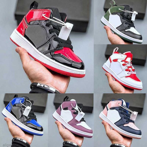 

2023 new kids designer 1 basketball shoes sneakers boys girls banned 1s athletic outdoor game royal obsidian chicago red bred melody mid mul, Black