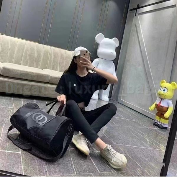 designers nylon duffel bags luxury men female travel bags handbags large capacity holdall carry on luggage overnight outdoor weekender tote
designers nylon duffel bags luxury men female travel bags handbags large capacity holdall carry on luggage overnight outdoor weekender tote