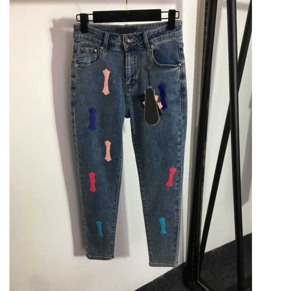 23ss designer women jeans womens pants color matching leather embroidery show thin tight denim trousers small feet pants womens clothing a1, Blue
23ss designer women jeans womens pants color matching leather embroidery show thin tight denim trousers small feet pants womens clothing a1, Blue