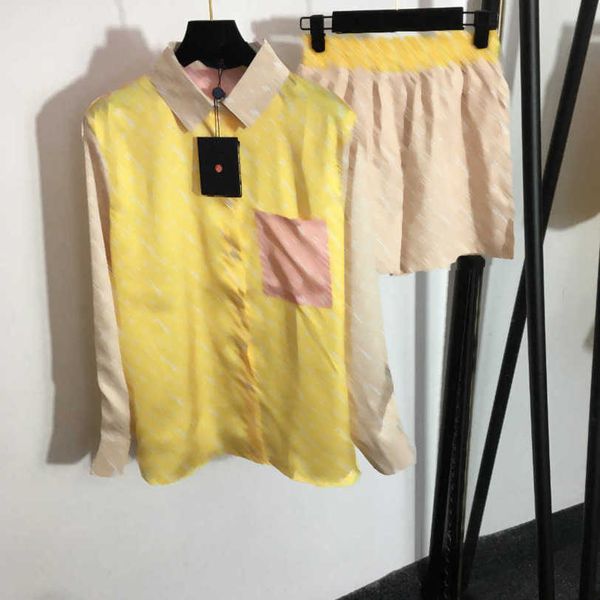 23ss designer blouse women sets presbyopia logo print color matching lapel long sleeve shirt elastic waist casual shorts set women clothes a, White
23ss designer blouse women sets presbyopia logo print color matching lapel long sleeve shirt elastic waist casual shorts set women clothes a, White