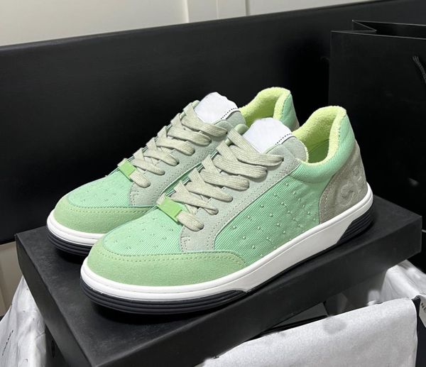 ceiling retro 2023 designer luxury casual shoes gazelle men women sneakers velvet patchwork print and stripes design co-branded shoes, Black
ceiling retro 2023 designer luxury casual shoes gazelle men women sneakers velvet patchwork print and stripes design co-branded shoes, Black