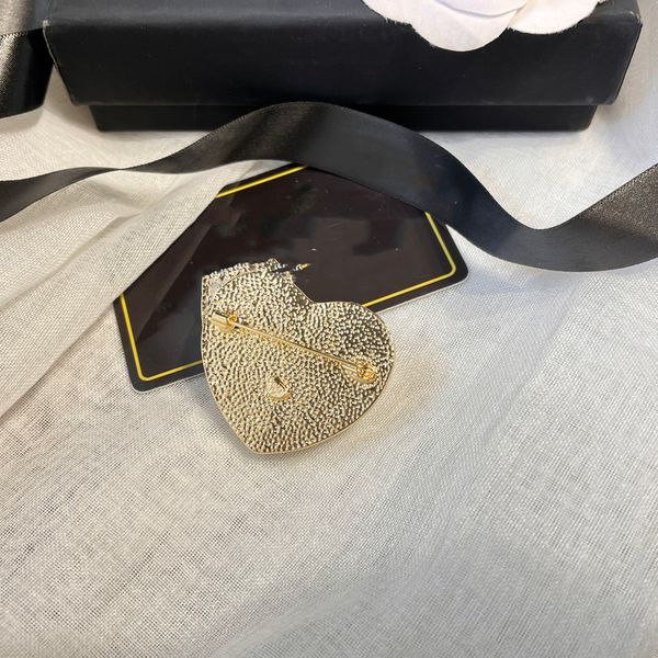 luxury designer stainless steel letter brooches women 18k gold plated suit laple pin crystal rhinestone metal fashion jewelry d095, Gray
luxury designer stainless steel letter brooches women 18k gold plated suit laple pin crystal rhinestone metal fashion jewelry d095, Gray