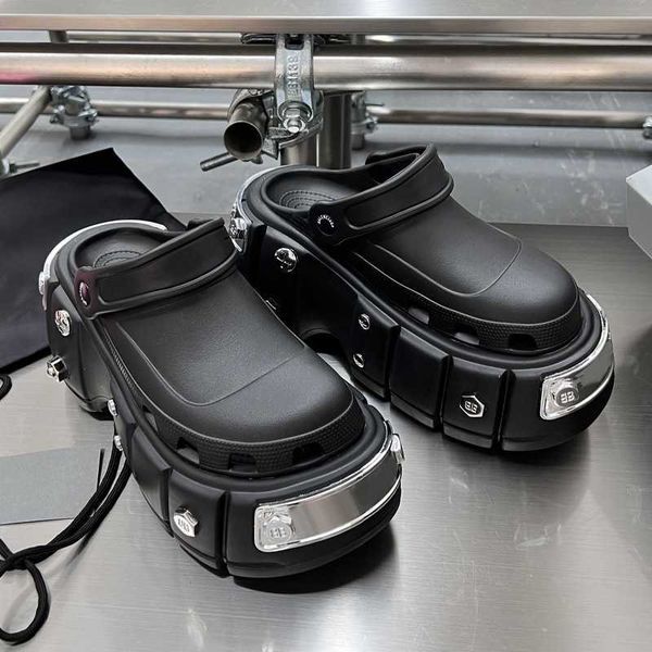 paris personalized design metal thick soled hole shoes women's new summer foam step on shit feeling outside wearing sandals, Black
paris personalized design metal thick soled hole shoes women's new summer foam step on shit feeling outside wearing sandals, Black