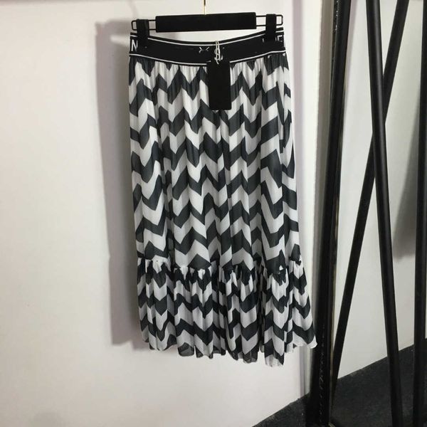 23ss pleated skirt ruffle skirt designer skirts patchwork color wavy letter webbing high waist half skirt women clothes, Black
23ss pleated skirt ruffle skirt designer skirts patchwork color wavy letter webbing high waist half skirt women clothes, Black