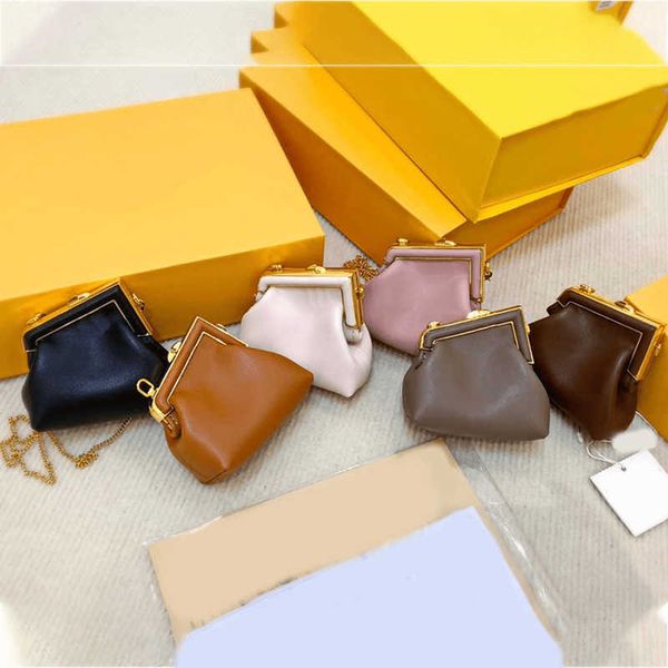 new letter designer bags mini clip bag women crossbody bag classic designer purse wallet womens chain purses handbags fashion coin wallets 2, Red;black
new letter designer bags mini clip bag women crossbody bag classic designer purse wallet womens chain purses handbags fashion coin wallets 2, Red;black