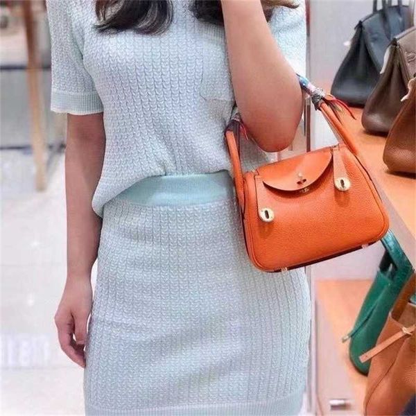 bags h erme high-end lindys bag mini pillow bag doctor bag portable shoulder cowhide lychee pattern
bags h erme high-end lindys bag mini pillow bag doctor bag portable shoulder cowhide lychee pattern