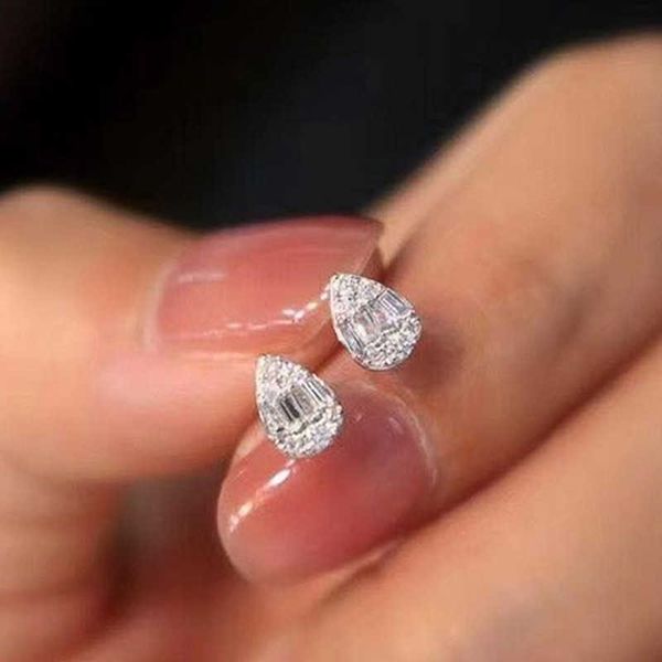 stud huitan delicate water drop shaped stud earrings luxury silver color crystal cz ear earrings for women fashion versatile jewelry p230411, Golden;silver
stud huitan delicate water drop shaped stud earrings luxury silver color crystal cz ear earrings for women fashion versatile jewelry p230411, Golden;silver