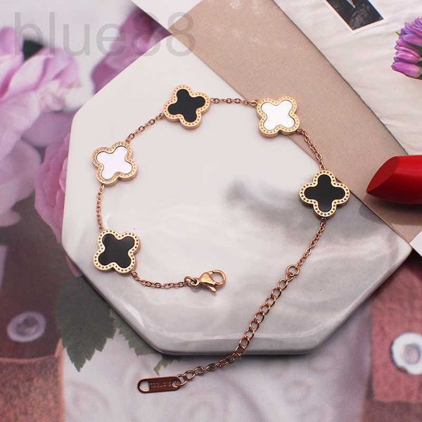 pendant necklaces designer korean version of simple and non-fading black steel double-sided four-leaf clover five-flower bracelet female 18k, Silver
pendant necklaces designer korean version of simple and non-fading black steel double-sided four-leaf clover five-flower bracelet female 18k, Silver