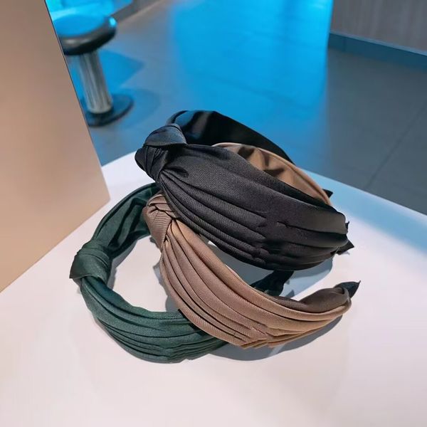 2023 letter print silk headband girls wide knotted hairhoop headbands women hairband factory price, Black;brown
2023 letter print silk headband girls wide knotted hairhoop headbands women hairband factory price, Black;brown