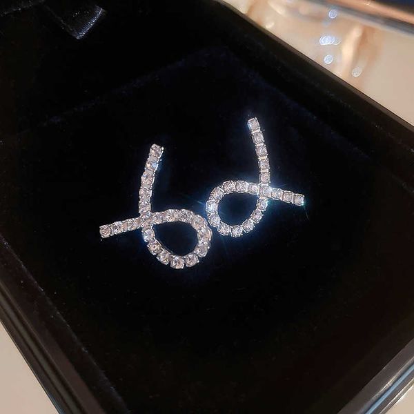stud huitan 2023 modern women stud earrings with sparkling cz stone fashion exquisite female ear accessories wedding eternity jewelry p23041, Golden;silver
stud huitan 2023 modern women stud earrings with sparkling cz stone fashion exquisite female ear accessories wedding eternity jewelry p23041, Golden;silver