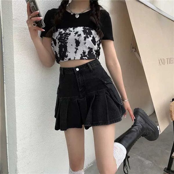 denim black large for women in summer high waisted and slim design pockets pleated a-line short and skirt
denim black large for women in summer high waisted and slim design pockets pleated a-line short and skirt