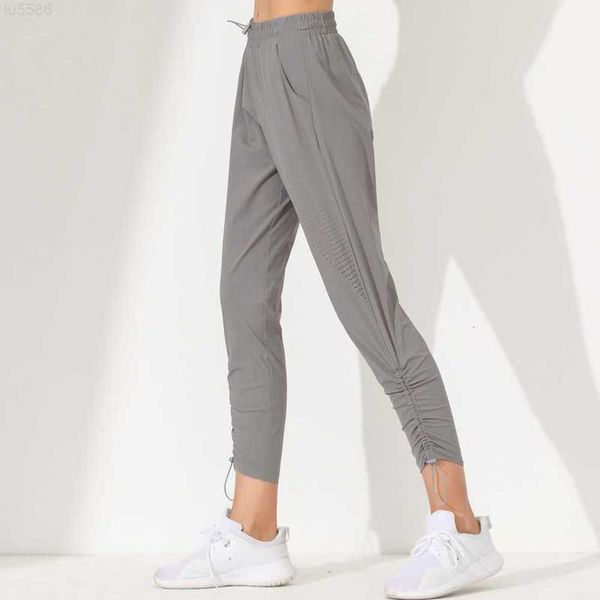women's yoga pants fitness exercise outdoor running elastic quick drying hip lifting breathable casual kwam, Black;white
women's yoga pants fitness exercise outdoor running elastic quick drying hip lifting breathable casual kwam, Black;white