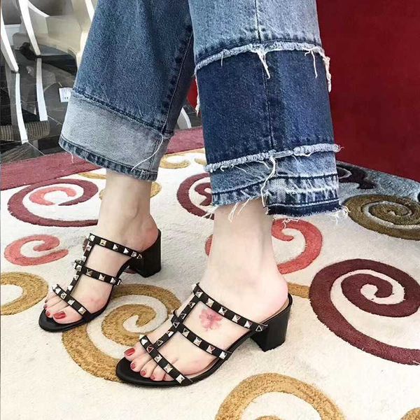 2023 summer new flat bottom versatile king shaped flip sandals for women medium high heel riveted slippers thick heels, Black
2023 summer new flat bottom versatile king shaped flip sandals for women medium high heel riveted slippers thick heels, Black
