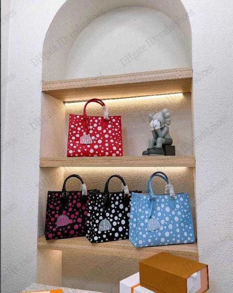 yk on the go totes bag mm white dots pumpkin tag monogran leather designers handbag luxury onthego tote m46389 34cm
yk on the go totes bag mm white dots pumpkin tag monogran leather designers handbag luxury onthego tote m46389 34cm