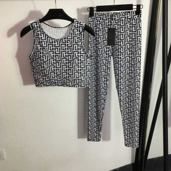 23ss women tracksuit yoga suit womens designer clothing slim-fit sports waistcoat with chest pad stretch leggings set womens clothing a1, Gray
23ss women tracksuit yoga suit womens designer clothing slim-fit sports waistcoat with chest pad stretch leggings set womens clothing a1, Gray