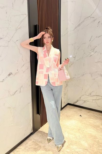 chan home new 2023 spring women's brand jacket ootd fashion grade tweed waistcoat vest logo tweed coat summer coats chains cardigan bi, Black;brown
chan home new 2023 spring women's brand jacket ootd fashion grade tweed waistcoat vest logo tweed coat summer coats chains cardigan bi, Black;brown