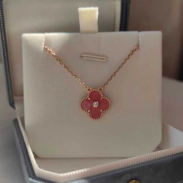 italian rhodonite s925 silver plated 18k gold pink four leaf clover necklace as a gift for girlfriend, White;black
italian rhodonite s925 silver plated 18k gold pink four leaf clover necklace as a gift for girlfriend, White;black