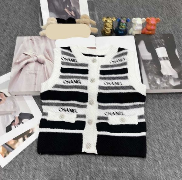 designer tanks camis letters embroidery contrasting color stripes decorated sleeveless cardigan vest luxury pearl button brand classic style, White
designer tanks camis letters embroidery contrasting color stripes decorated sleeveless cardigan vest luxury pearl button brand classic style, White