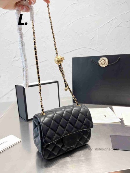 wallets 2023 small square bag one shoulder leather lock clasp diagonal cross, Red;black
wallets 2023 small square bag one shoulder leather lock clasp diagonal cross, Red;black