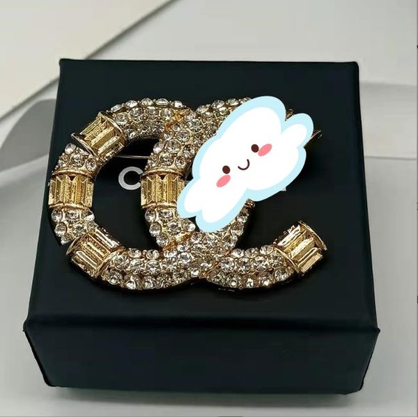 luxury designer brand letter brooch 18k gold-plated inlaid pearl crystal rhindiamone jewelry women men's brooch wedding christmas party, Gray
luxury designer brand letter brooch 18k gold-plated inlaid pearl crystal rhindiamone jewelry women men's brooch wedding christmas party, Gray
