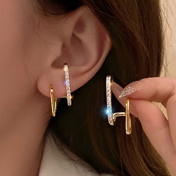 stud 2023 new bright crystal luxury korean unusual claw stud earrings ear piercing hook irregular pearl christmas jewelry gift p230411, Golden;silver
stud 2023 new bright crystal luxury korean unusual claw stud earrings ear piercing hook irregular pearl christmas jewelry gift p230411, Golden;silver
