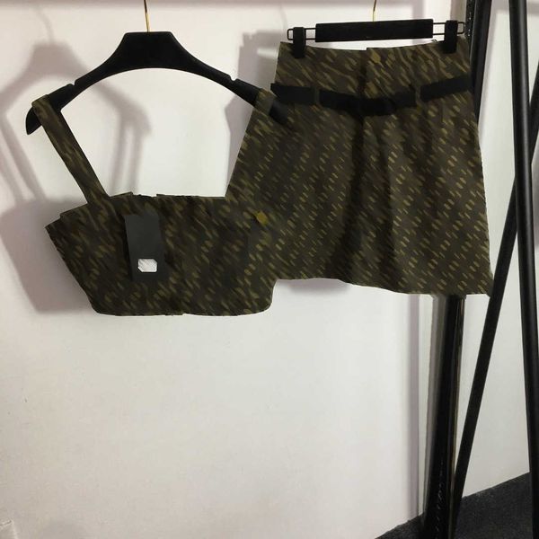 23ss t-shirt skirt set skirt suit womens designer clothing double f jacquard letter suspender safety buckle belt high waist short half skirt, White 
23ss t-shirt skirt set skirt suit womens designer clothing double f jacquard letter suspender safety buckle belt high waist short half skirt, White