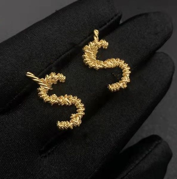 luxury brand 18k gold plated designers letters stud clip chain geometric famous women tassel crystal rhinestone pearl earring wedding party, Golden;silver
luxury brand 18k gold plated designers letters stud clip chain geometric famous women tassel crystal rhinestone pearl earring wedding party, Golden;silver