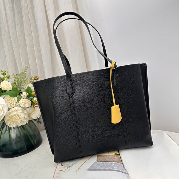 7a designer totes cowhide shopping bag large compartment zipper pocket handbag logo pendant
7a designer totes cowhide shopping bag large compartment zipper pocket handbag logo pendant