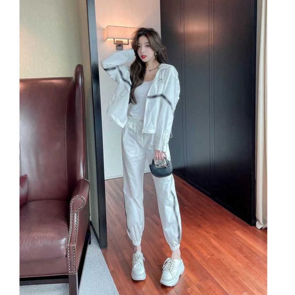 23ss women tracksuit womens designer clothing casual suit hooded zipper coat elastic waist cinched foot sweatpants set womens clothing a1, Gray
23ss women tracksuit womens designer clothing casual suit hooded zipper coat elastic waist cinched foot sweatpants set womens clothing a1, Gray