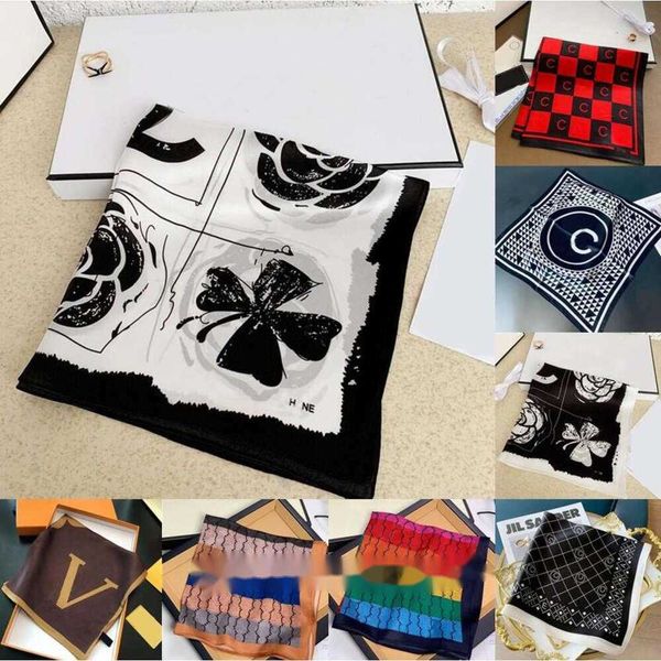 Scarves Women Designer Silk Scarf Fashion Brand Letter Printing Wrap Head Square Twill Pashmina Shawl Pleated Birthday Gift 4 Seasons Allmatch Size 7 029G
Scarves Women Designer Silk Scarf Fashion Brand Letter Printing Wrap Head Square Twill Pashmina Shawl Pleated Birthday Gift 4 Seasons Allmatch Size 7 029G