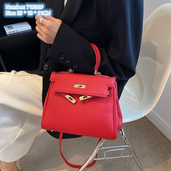factory wholesale ladies shoulder bags 12 colors simple and versatile solid color litchi leather handbag elegant atmosphere black fashion ha
factory wholesale ladies shoulder bags 12 colors simple and versatile solid color litchi leather handbag elegant atmosphere black fashion ha