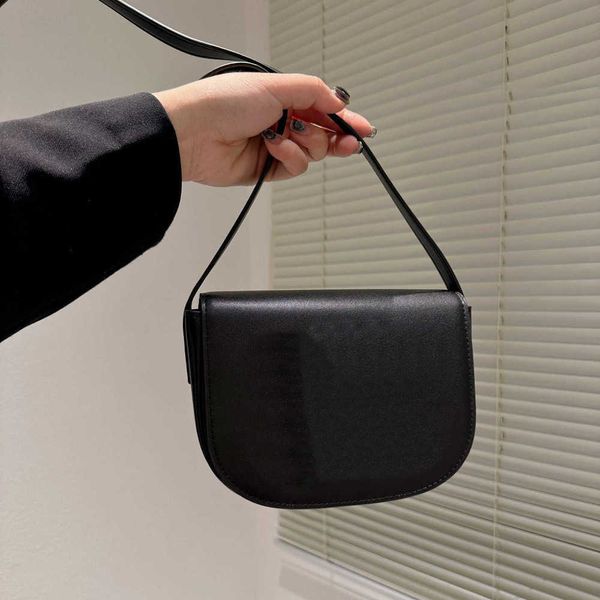 designer bags women cross body semicircle shoulder bag designer purse wallet embroidered cowhide design messenger handbag bag 230224
designer bags women cross body semicircle shoulder bag designer purse wallet embroidered cowhide design messenger handbag bag 230224
