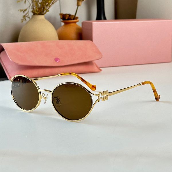 Luxury Metal Oval Small Frame Sunglasses Designer High Quality Protective Eyewear Fashion Mens and Womens Beach Party Camping Retro Women Have Original Boxes
Luxury Metal Oval Small Frame Sunglasses Designer High Quality Protective Eyewear Fashion Mens and Womens Beach Party Camping Retro Women Have Original Boxes